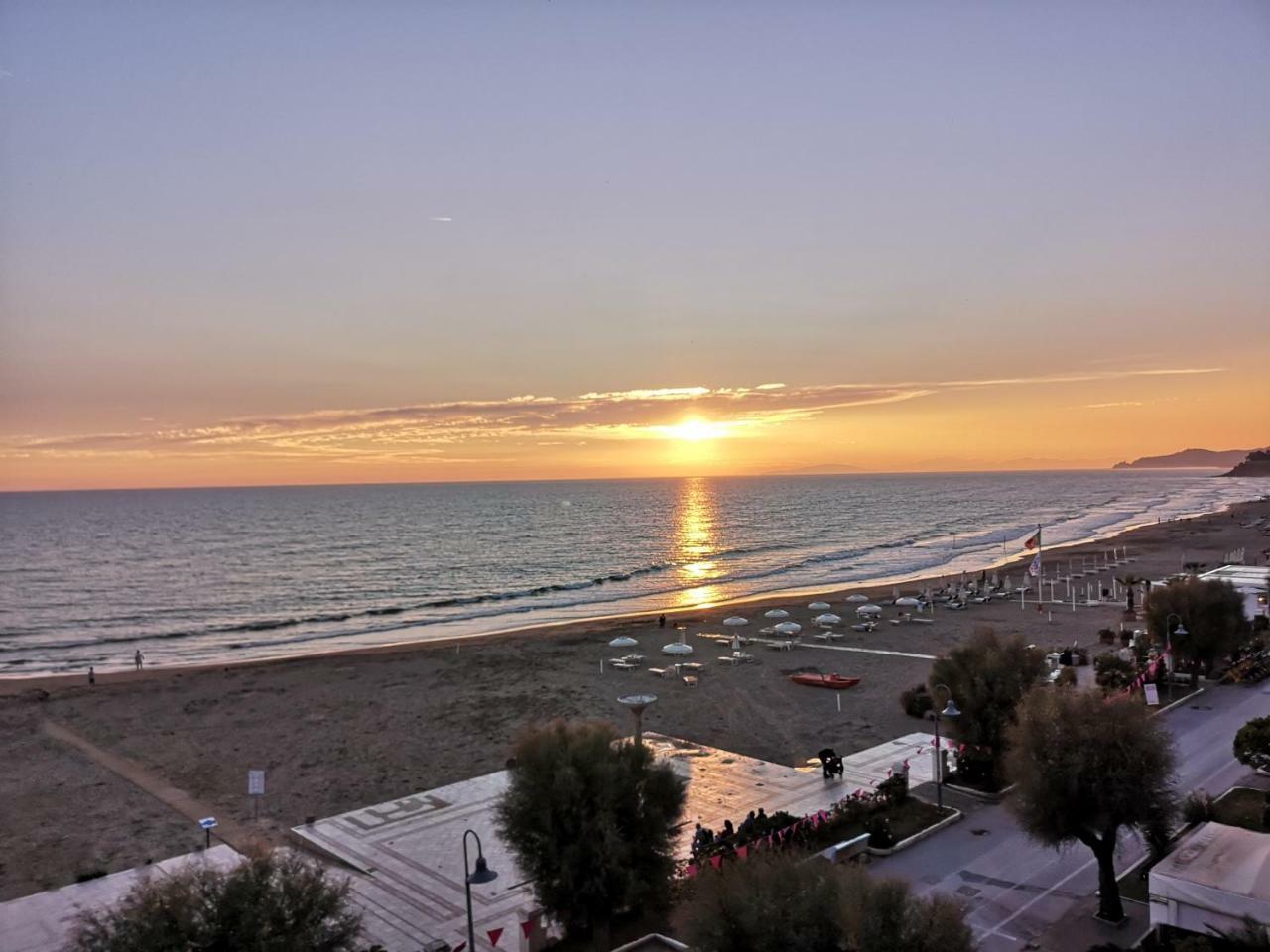 Appartamenti Lungomare Via Roma Castiglione della Pescaia Extérieur photo